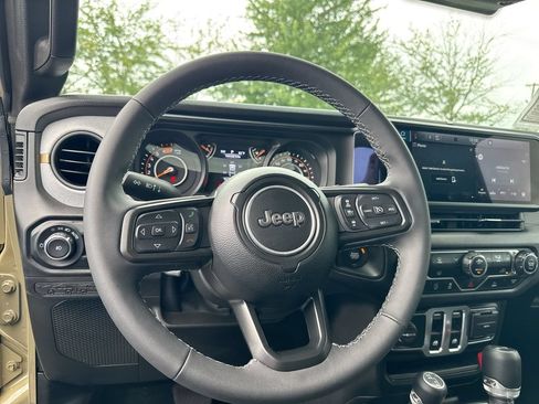 Used 2025 Jeep Wrangler Sport AWD/4WD image 11