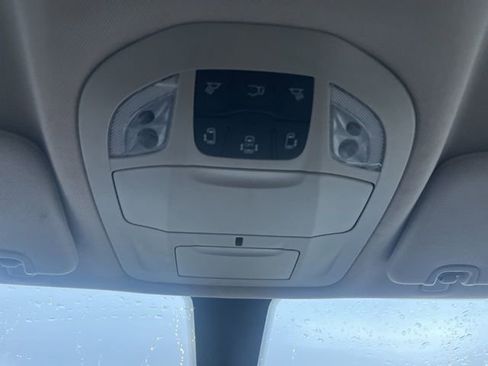 Used 2022 Chrysler Voyager LX image 29