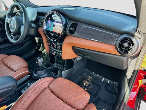 Used 2024 MINI Cooper S w/ Signature Upholstery Package FWD image 28