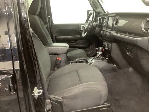 Used 2020 Jeep Wrangler Unlimited Sahara w/ Uconnect 4C Nav & Sound Group AWD/4WD image 24