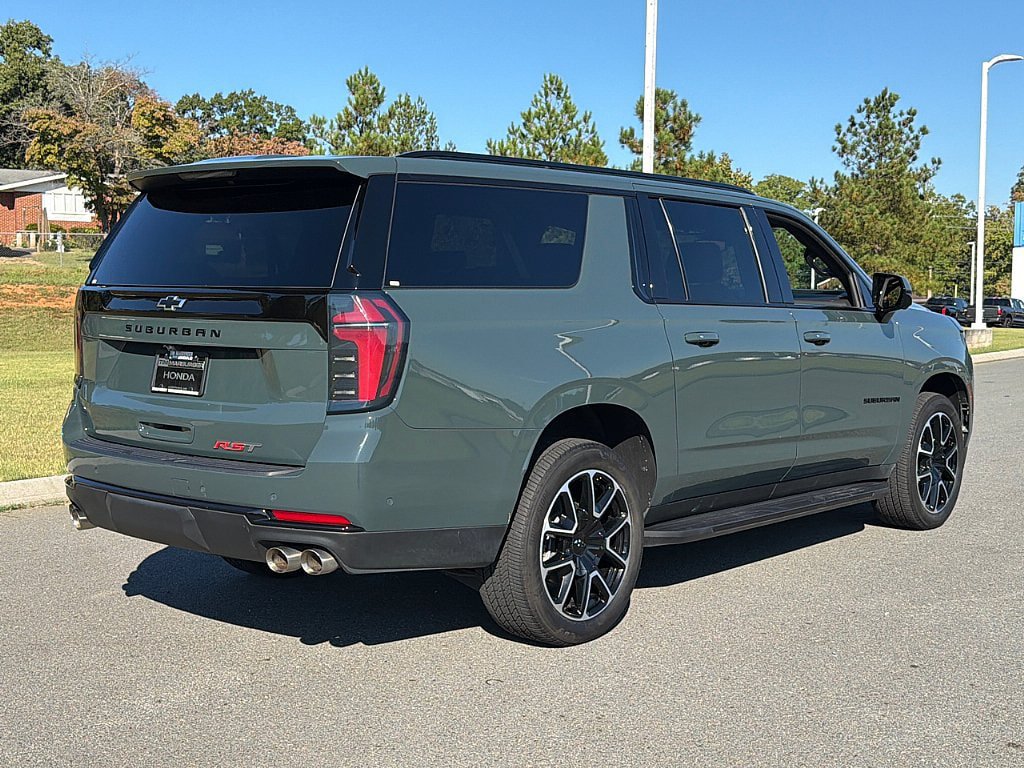 Used 2026 Chevrolet Suburban RST AWD/4WD image 3