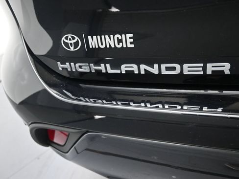 Used 2023 Toyota Highlander Limited AWD/4WD image 37