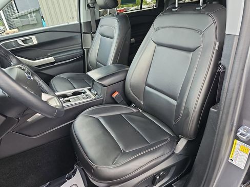 Used 2023 Ford Explorer XLT w/ Equipment Group 202A AWD/4WD image 21