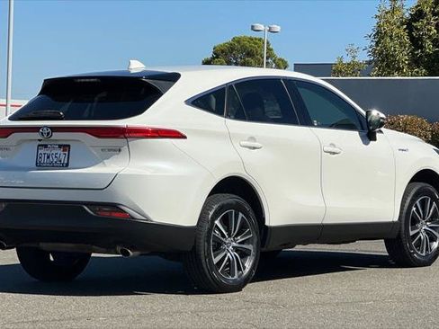 Certified 2021 Toyota Venza LE w/ Carpet Mat Package (TMS) AWD/4WD image 2