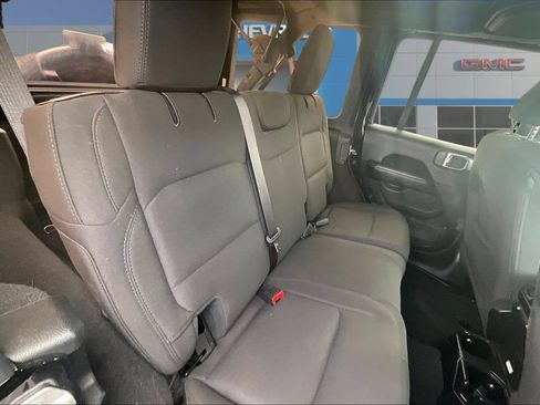 Used 2020 Jeep Wrangler Unlimited Sahara AWD/4WD image 25