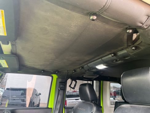 Used 2013 Jeep Wrangler Unlimited Rubicon image 18