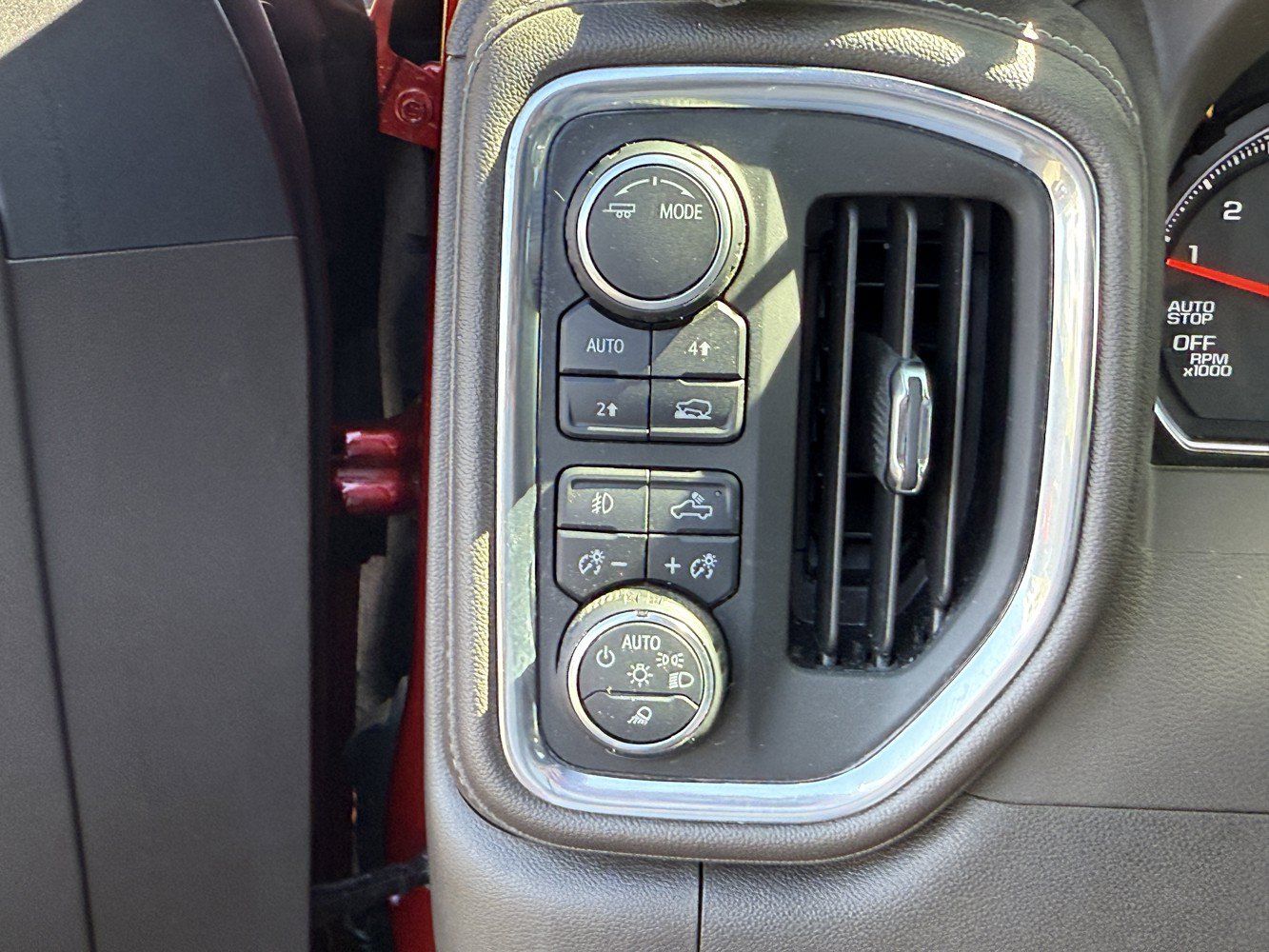 Used 2022 Chevrolet Silverado 1500 LTZ w/ LTZ Convenience Package II AWD/4WD image 18