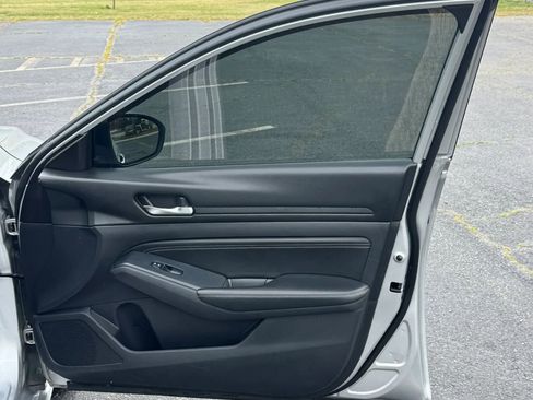 Used 2019 Nissan Altima 2.5 S FWD image 16