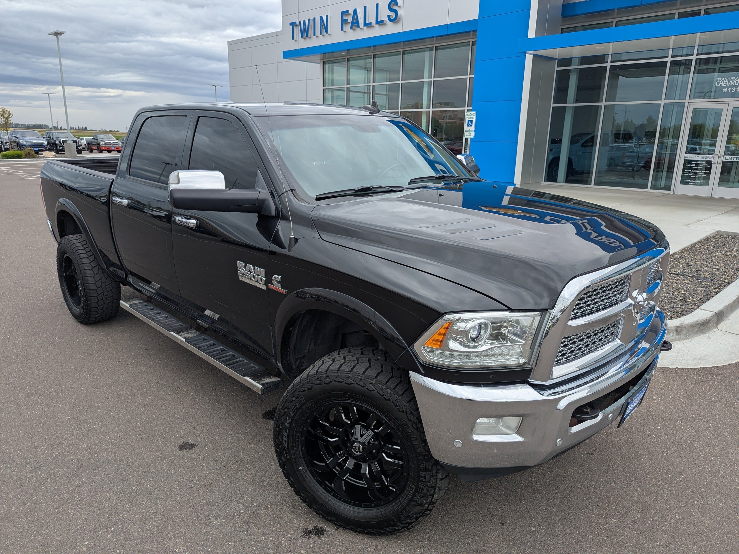Used 2017 RAM 2500 Laramie AWD/4WD image 3