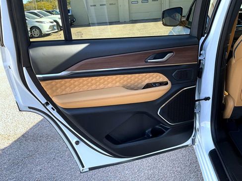 Certified 2025 Jeep Grand Cherokee L Summit w/ Obsidian Package image 22