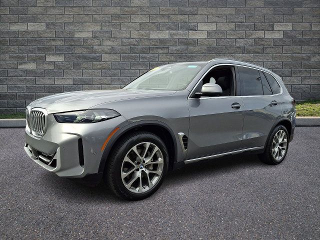 Used 2024 BMW X5 xDrive40i w/ Parking Assistance Package AWD/4WD image 3
