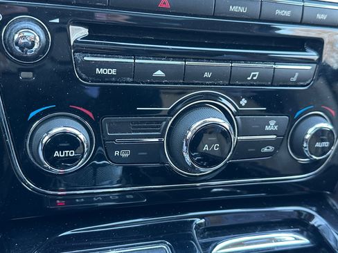 Used 2015 Jaguar XJ L Portfolio image 28