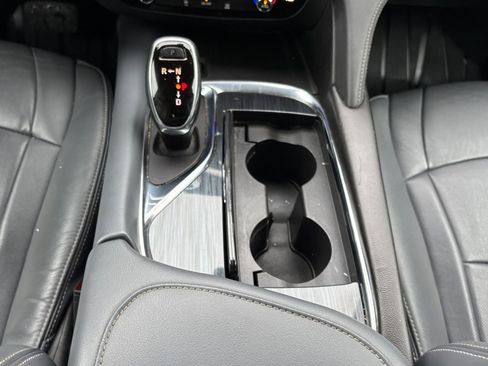 Used 2020 Buick Enclave Essence w/ Sound and Sites Package image 3