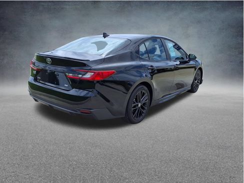 Used 2025 Toyota Camry SE FWD image 9