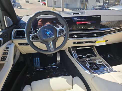 New 2026 BMW X7 M60i image 16