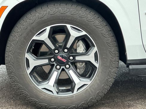 Used 2025 GMC Yukon XL AT4 image 25