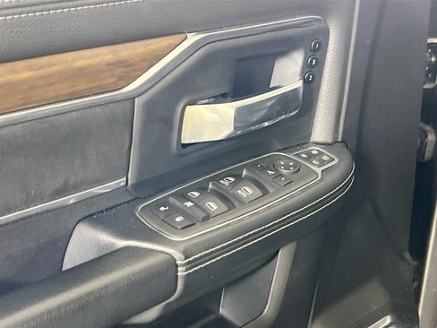 Used 2024 RAM 2500 Laramie AWD/4WD image 18