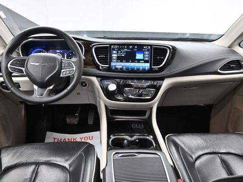 Used 2023 Chrysler Pacifica Limited image 30