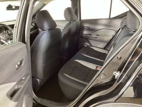 Used 2018 Nissan Kicks SV FWD image 30