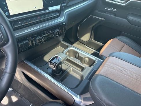 Used 2024 Chevrolet Silverado 1500 High Country w/ Technology Package AWD/4WD image 19