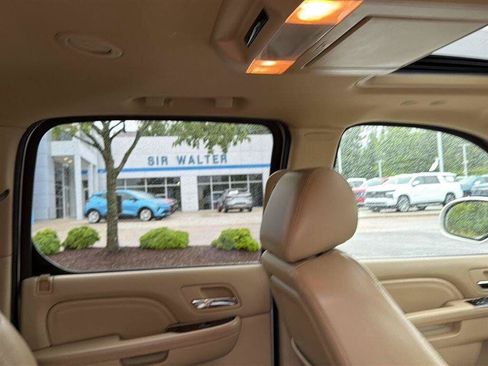 Used 2010 Cadillac Escalade ESV Premium RWD image 39