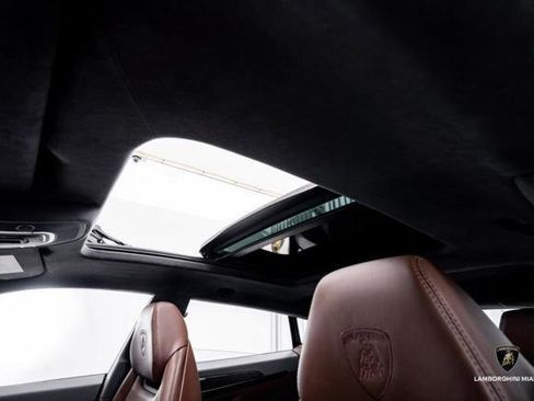 Used 2025 Lamborghini Urus SE AWD/4WD image 34