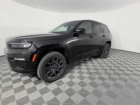 New 2025 Jeep Grand Cherokee Summit image 8