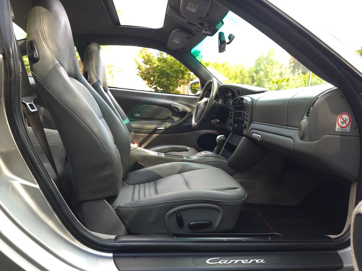 Used 2004 Porsche 911 Carrera 4S AWD/4WD image 15