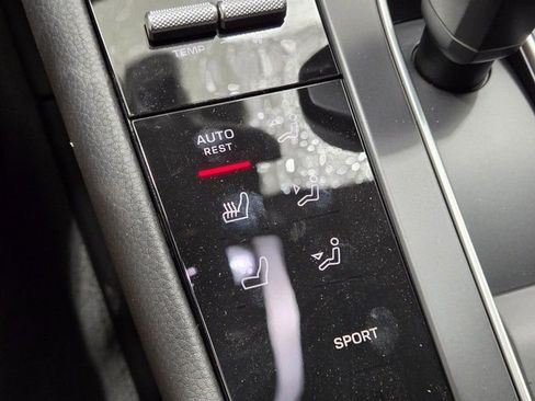 New 2026 Porsche Macan image 21