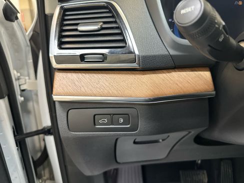 Used 2023 Volvo XC90 T8 Plus image 23