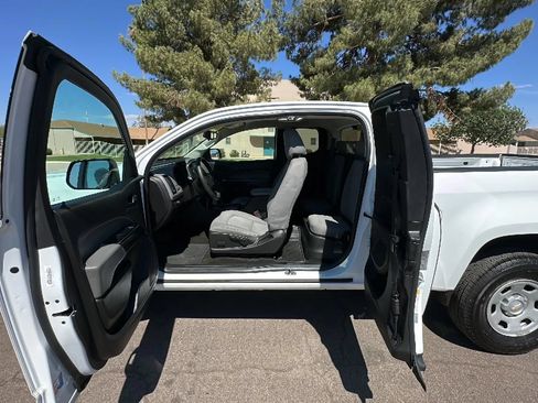 Used 2017 Chevrolet Colorado W/T RWD image 10