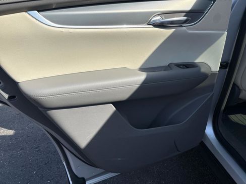 Used 2017 Cadillac XT5 Luxury w/ Driver Awareness Package image 23