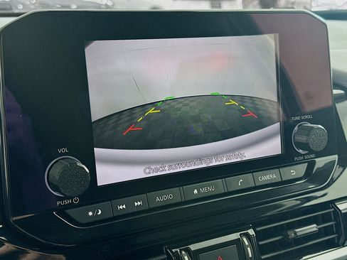 Used 2025 Nissan Pathfinder SV image 22