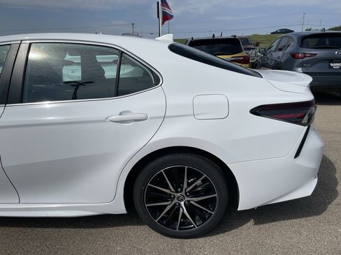 Used 2023 Toyota Camry SE image 32