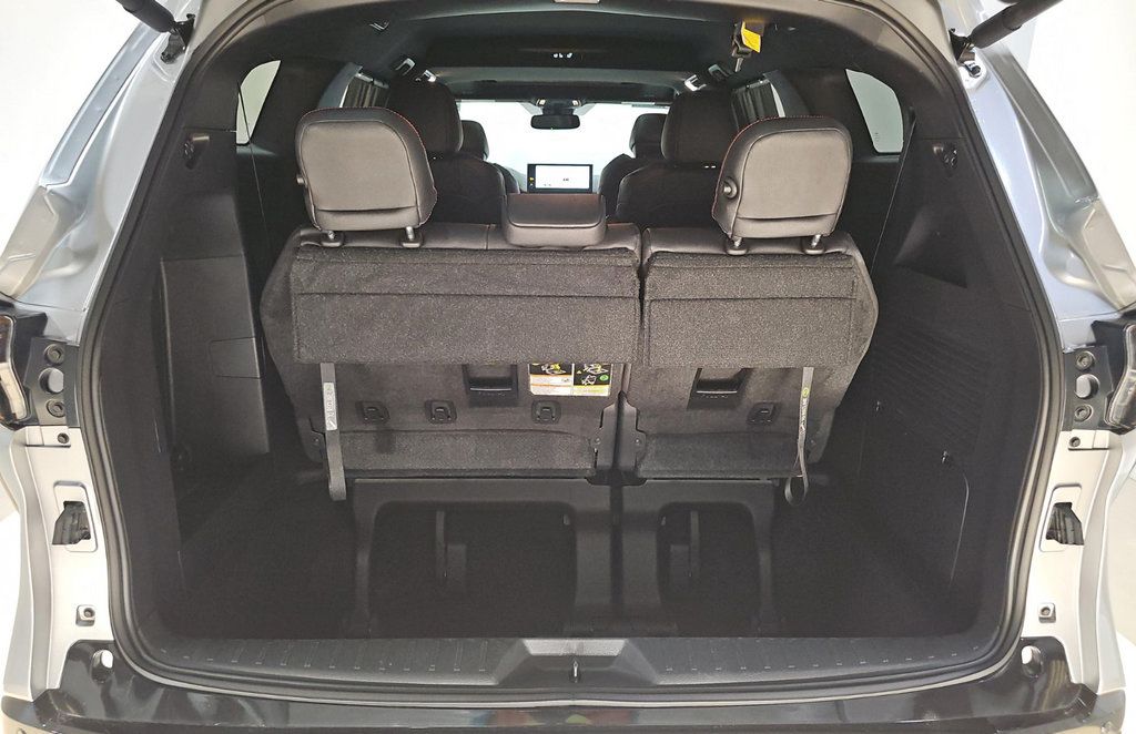Used 2025 Toyota Sienna XSE FWD image 15