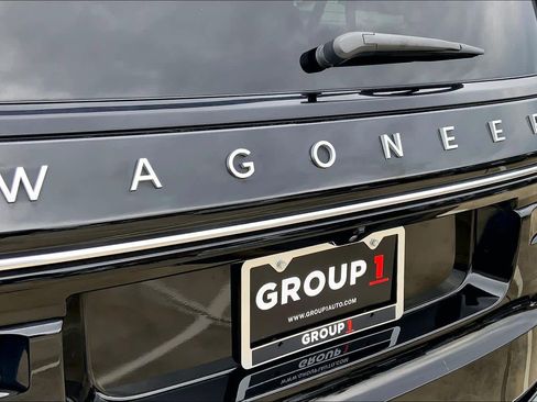 Used 2023 Jeep Wagoneer L Series III w/ Preferred Equipment Group image 30