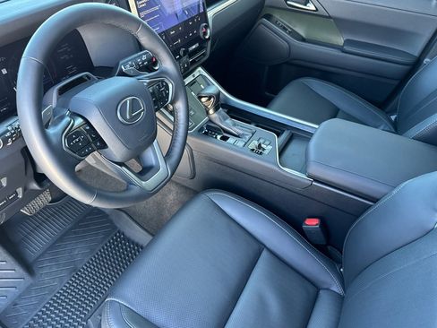 Used 2025 Lexus GX 550 image 4