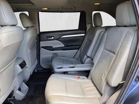 Used 2015 Toyota Highlander XLE FWD image 16