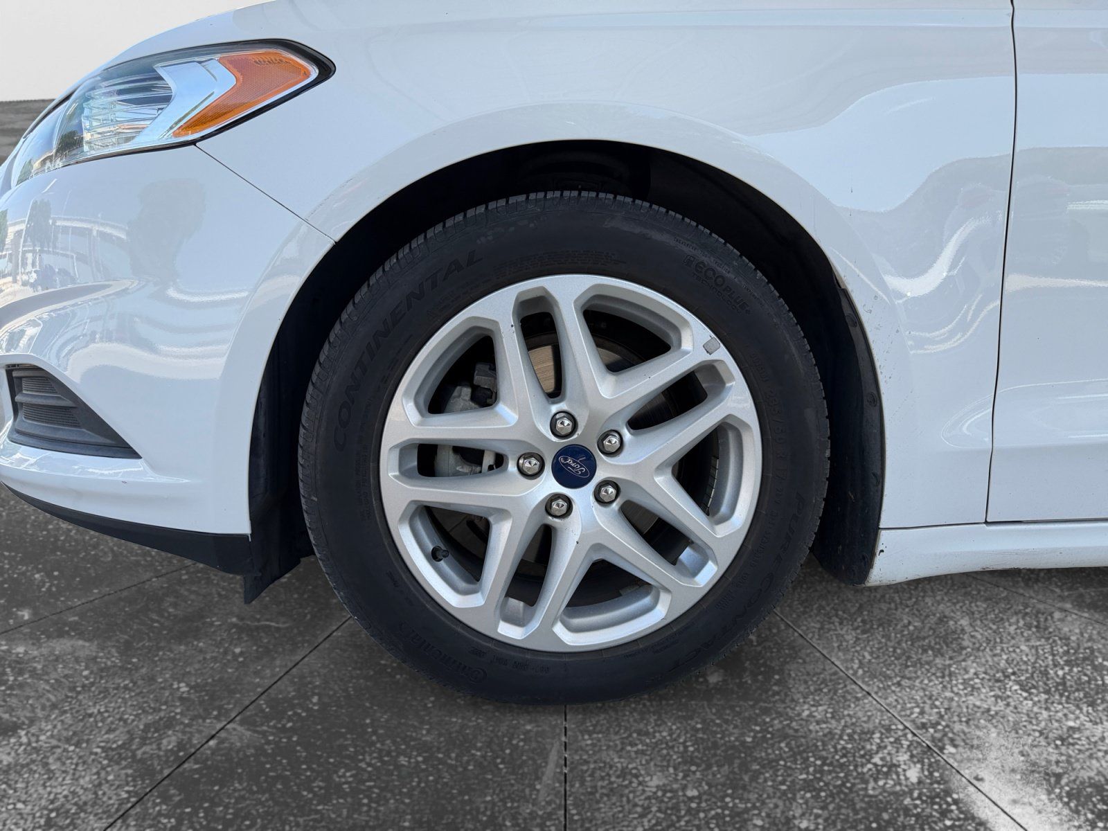 Used 2015 Ford Fusion SE FWD image 9