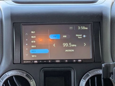 Used 2018 Jeep Wrangler Unlimited Sport AWD/4WD image 15