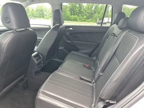 Used 2024 Volkswagen Tiguan SE AWD/4WD image 10