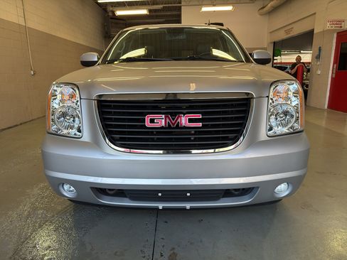 Used 2012 GMC Yukon SLT w/ SLT-2 Equipment Package AWD/4WD image 2