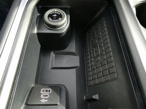 Certified 2025 Ford Expedition Tremor image 35