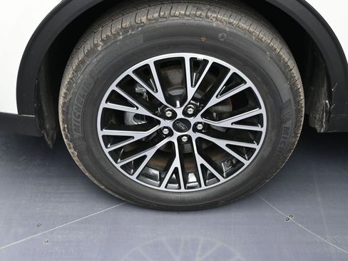 New 2025 Ford Escape SE image 10