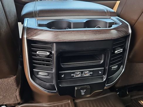 Used 2025 RAM 2500 Laramie AWD/4WD image 21