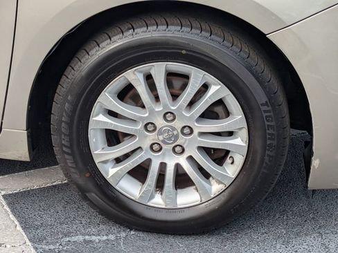 Used 2017 Toyota Sienna XLE Premium FWD image 10