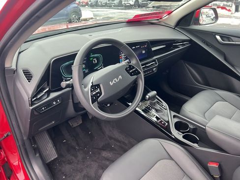 Certified 2023 Kia Niro EX image 6