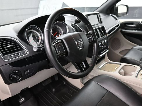 Used 2020 Dodge Grand Caravan SXT FWD image 32