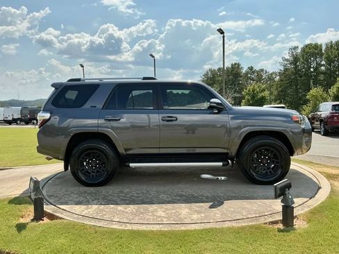 Used 2023 Toyota 4Runner SR5 Premium w/ Moonroof Package AWD/4WD image 8