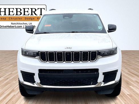 Used 2023 Jeep Grand Cherokee L Laredo image 3